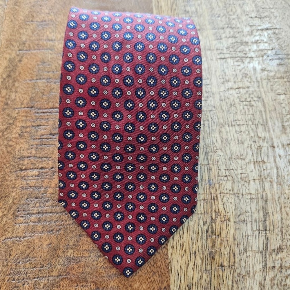 Tommy Hilfiger Mens Silk Tie Red Navy Blue Geometric Medallion Made in USA